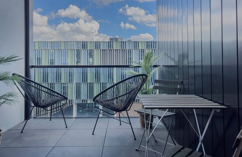 Phillip Apartment | Central 2BR 2BA Apartment | Gym, Pool + Parking