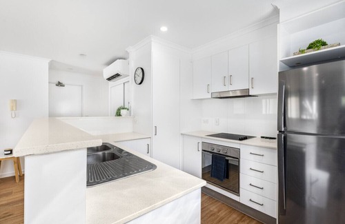 South Brisbane Apartment | Central 2BR APT for 6PPL, w/free parking@SouthBNE