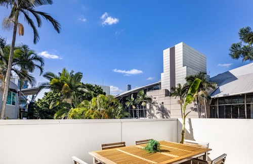 South Brisbane Apartment | Central 2BR APT for 6PPL, w/free parking@SouthBNE