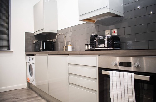 Leicester Apartment | Central 2BR Gem: Leicester Bliss