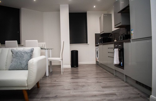 Leicester Apartment | Central 2BR Gem: Leicester Bliss