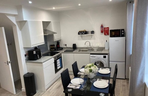 Watford Apartment | Central 2BR Watford Flat 12D | Stayfolk