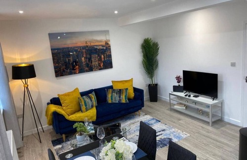 Watford Apartment | Central 2BR Watford Flat 12D | Stayfolk