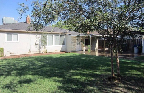 Raisin House | Central 3-Bed, 1.5-Bath Fresno Cottage with Yard