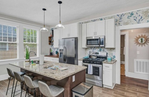 Columbia House | Central 3BR in Elmwood | Near USC & Ft. Jackson