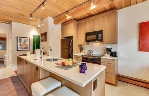 Aspen Hotel | Central 4 bedroom suite, By Gondola, Pool, Hot Tub