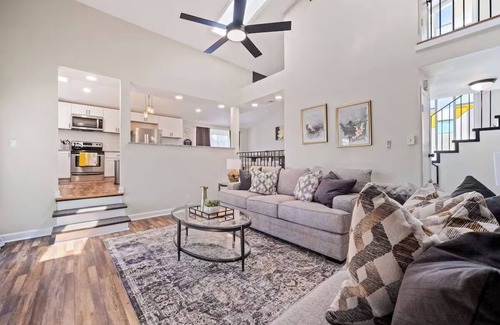 Park Central House | Central 4bd home, hwy access, close 2 everything
