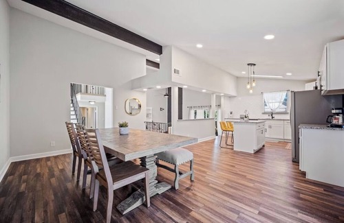 Park Central House | Central 4bd home, hwy access, close 2 everything