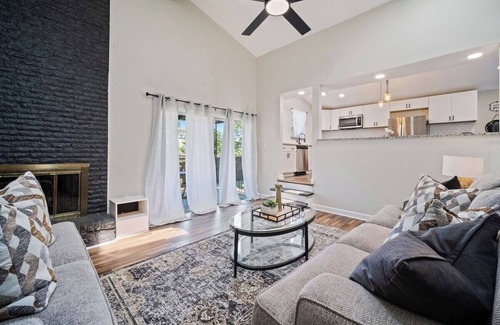Park Central House | Central 4bd home, hwy access, close 2 everything
