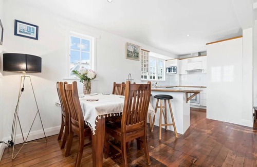 Mount Albert House | Central 4BR Family Home w/Parking -Near Auckland CBD