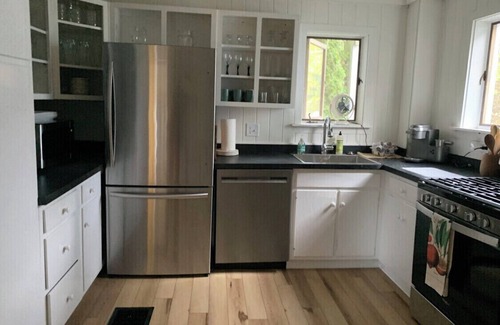Charlevoix House | CENTRAL A/C! Huge Downtown Historic CVX Home! Walk to town & beach!
