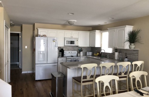 Sea Isle City House | Central A/C, Internet, TV, Deck, Off-Street Parking, Well Equipped Kitchen