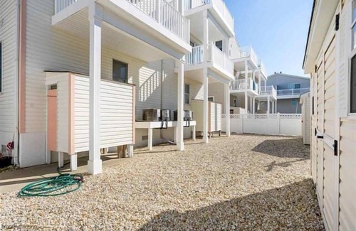 Sea Isle City House | Central A/C, Internet, TV, Deck, Off-Street Parking, Well Equipped Kitchen