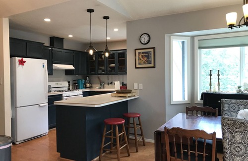 Swiss Manor House | Central AC-4 Bedroom-Arizona Trail