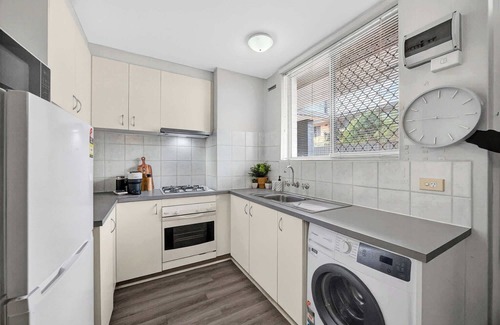 Daglish Apartment | Central & Affordable Stay Near Subiaco Wi-Fi & Parking
