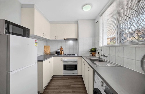 Daglish Apartment | Central & Affordable Stay Near Subiaco Wi-Fi & Parking