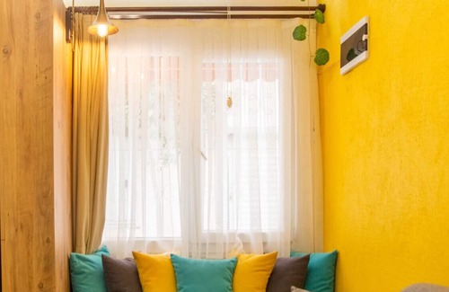 Izmir City Centre Apartment | Central and Colorful Studio Flat in Alsancak