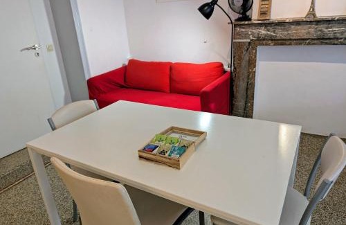 Etterbeek Apartment | Central and convenient studio near supermarkets and public transports
