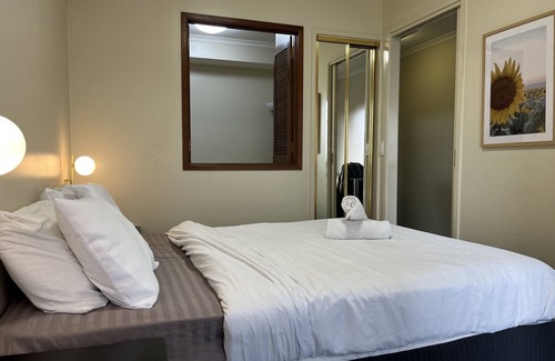 Docklands Apartment | Central and Spacious 2BR Apt w/Wifi, Washing Machine near Docklands, Southbank