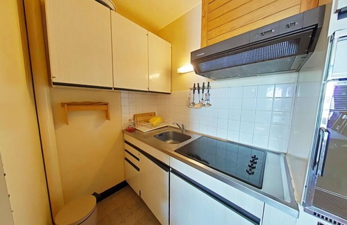 Le Chinaillon Apartment | Central apartment, near slopes, sleeps 5, parking, garage