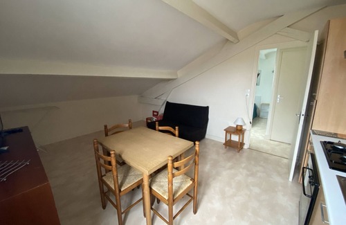 La Roche-Posay Apartment | Central Apartment with Wi-Fi in La Roche-Posay, Near Thermes and Shops