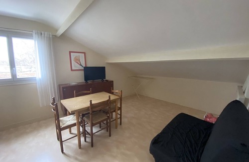 La Roche-Posay Apartment | Central Apartment with Wi-Fi in La Roche-Posay, Near Thermes and Shops