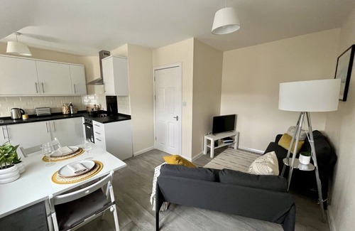 Cambridge Apartment | Central Apartment: Free Parking with EV Charger