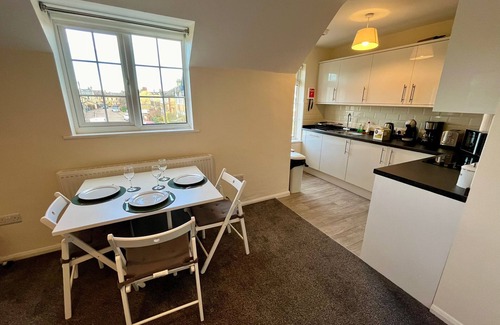 Cambridge Apartment | Central Apartment: Free Parking with EV Charger