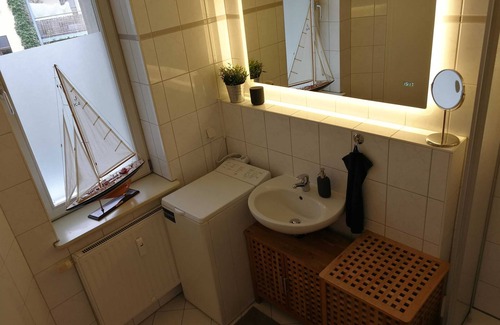 Halle Apartment | Central apartment on Uniring with balcony