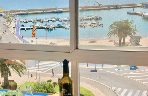 L'Ampolla Apartment | Central apartment, stunning sea and harbour views. 3 minutes to sandy beach