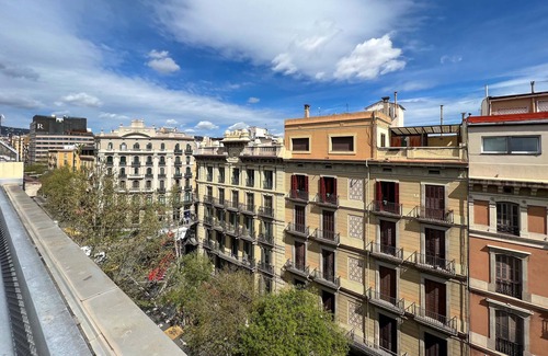 Dreta de l'Eixample Apartment | Central Apartment with Shared Rooftop