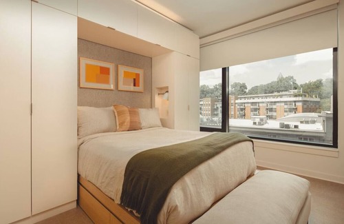 Old Fourth Ward Hotel | Central ATL Stay w/Washer & Dryer | Skyline View Near Downtown Hotspots