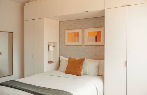 Old Fourth Ward Hotel | Central ATL Stay w/Washer & Dryer | Skyline View Near Downtown Hotspots