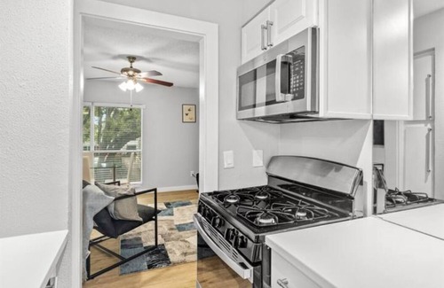 Brentwood Apartment | Central ATX w2BD and Pool, Gym, WiFi, Parking