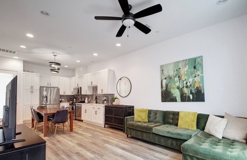 Highland Condo | Central Austin Condo - great floorplan for guest with 2 bedrooms, 2.5 baths!