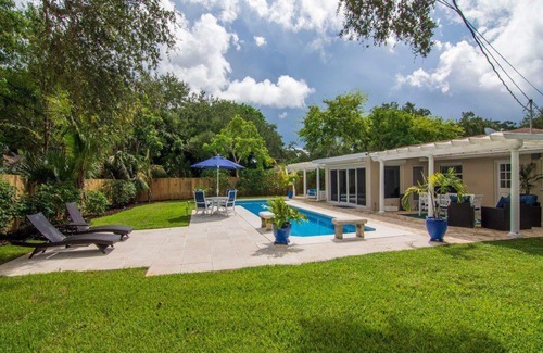 Central Beach House | Central Beach Newly Upgraded. Private Pet Friendly Home with Fantasic Location!