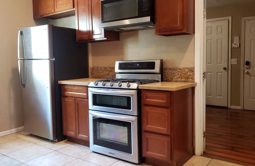 Sacramento House | Central beautiful comfy home sleep up to 7 or 8