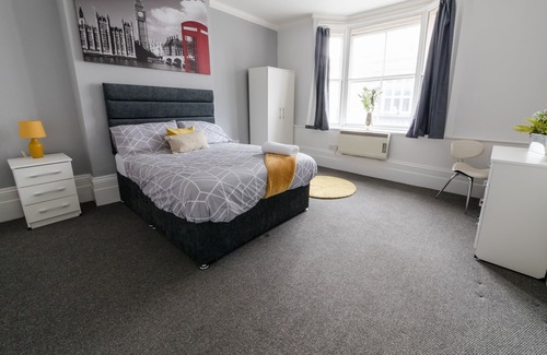 Bedford Apartment | Central Bedford Contractor Apartment free wifi 1