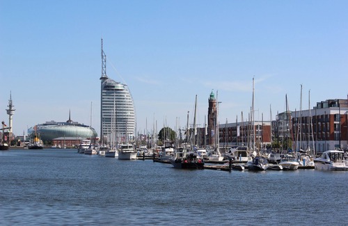 Mitte-Sud Apartment | Central between dike and New Harbor with glazed loggia