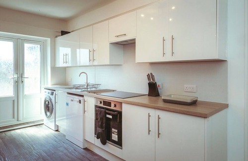 Eastbourne City Centre Apartment | Central Breaks - dog friendly, spacious apartment with roof terrace