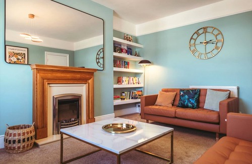 Eastbourne City Centre Apartment | Central Breaks - dog friendly, spacious apartment with roof terrace