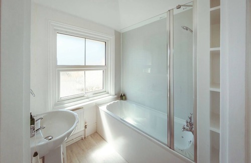 Eastbourne City Centre Apartment | Central Breaks - dog friendly, spacious apartment with roof terrace