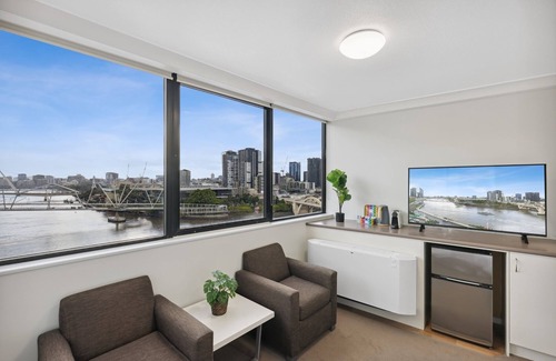 Brisbane Central Business District Apartment | Central Brisbane Studio with Stunning River Views