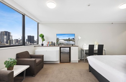 Brisbane Central Business District Apartment | Central Brisbane Studio with Stunning River Views