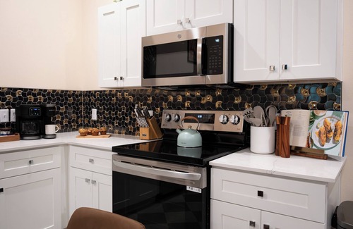 Downtown Apartment | Central Bryan Modern Escape