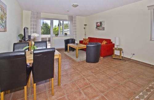 Gohren Apartment | Central but quiet, balcony, free swimming pool and sauna - Villa Elisenhof apartment 2