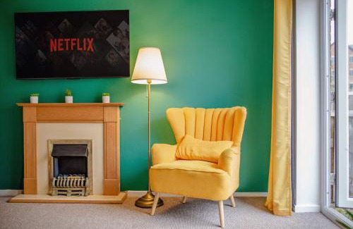 Woodseats House | Central Cactus Escape Ideal for Long Stays 10ppl!
