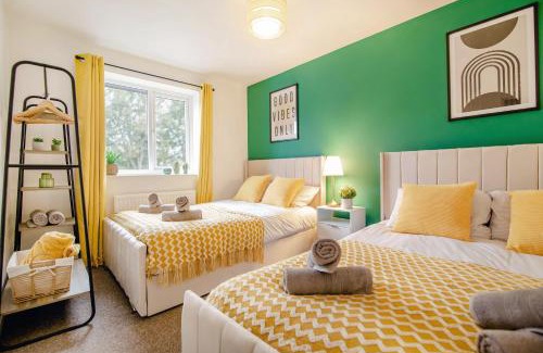 Woodseats House | Central Cactus Escape Ideal for Long Stays 10ppl!