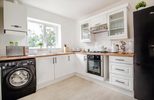 Woodseats House | Central Cactus Escape Ideal for Long Stays 10ppl!