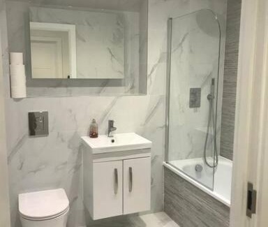 Camberley Apartment | Central Camberley Apartment - Parking - Garden